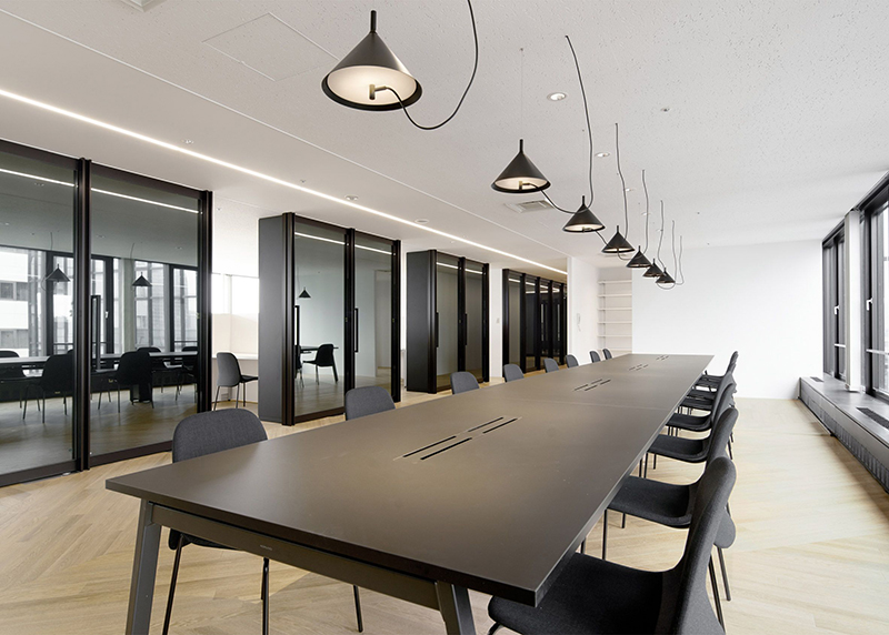 Thiết kế văn phòng 200m2 nền đen – trắng